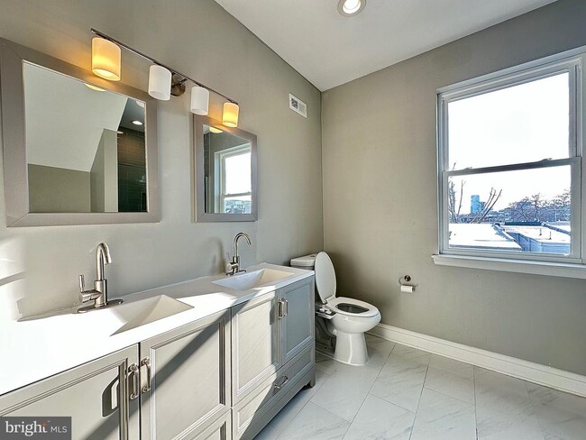 Building Photo - 2514 W Seybert St