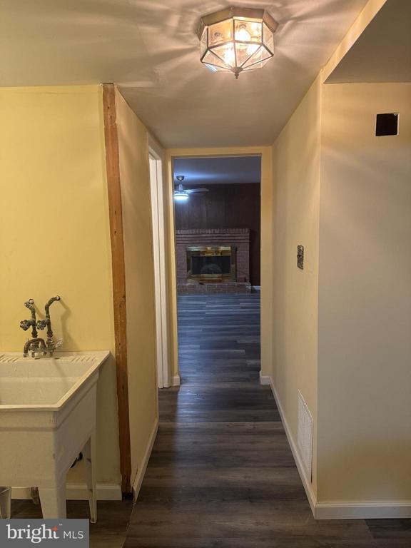 Building Photo - 8806 Braeside Dr