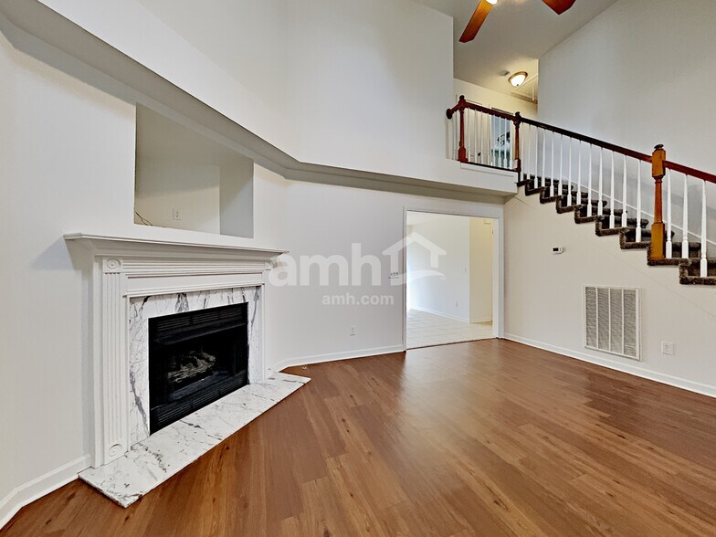 Building Photo - 679 Whispering Breeze