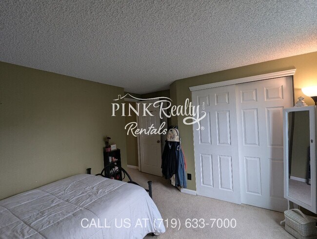 Building Photo - 8560 Avens Cir
