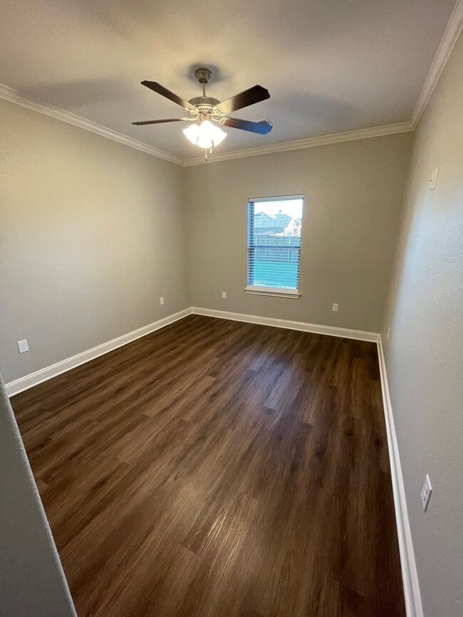 Building Photo - Beautifully Maintained New Build in Midway...