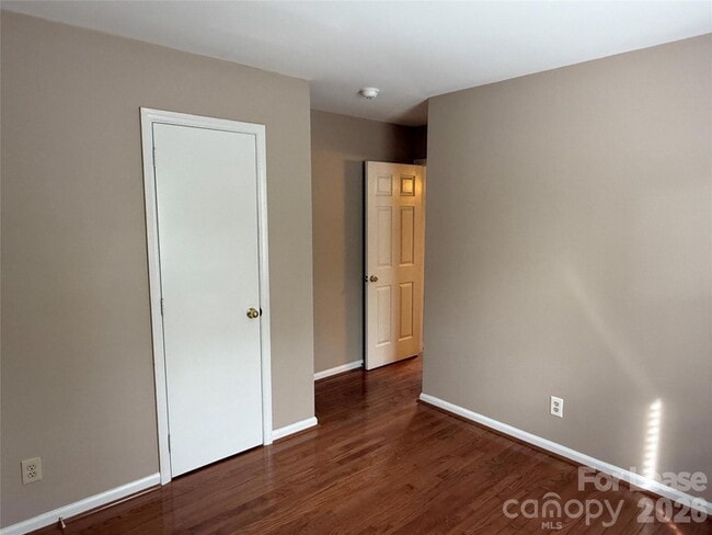 Building Photo - 1908 Thurmond Pl