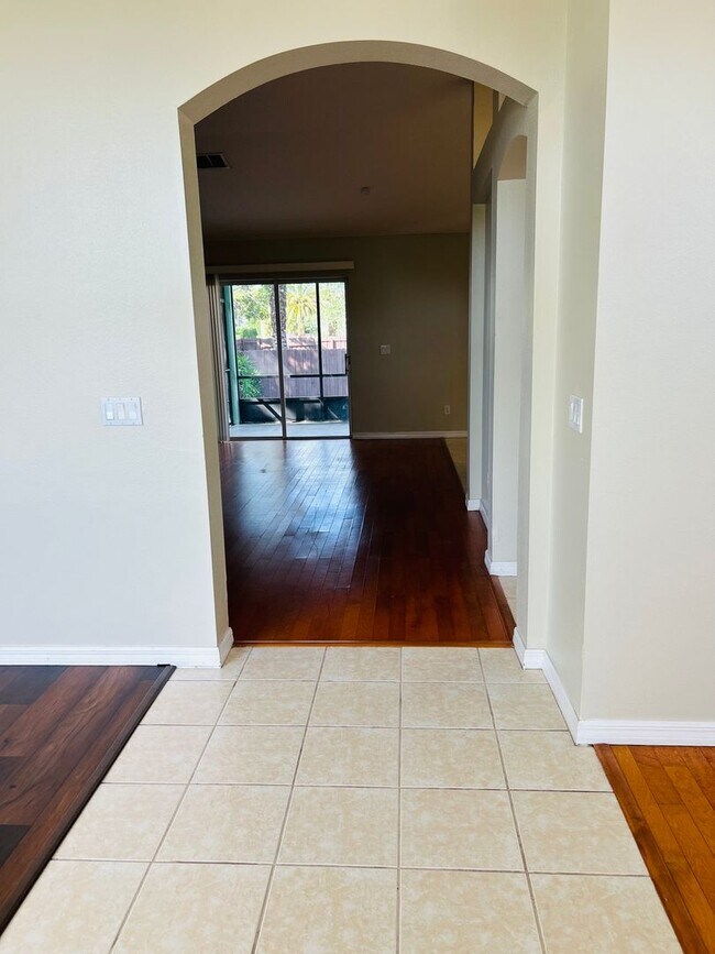 Building Photo - 4 BEDROOM - GATED TWIN LAKES SUBDIVISION -...