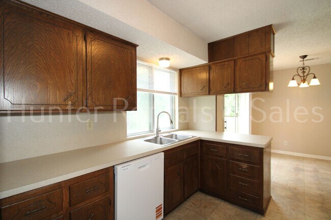 Building Photo - 2810 Lawndale St