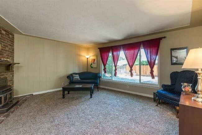 Building Photo - 4014 E Fedora Ave