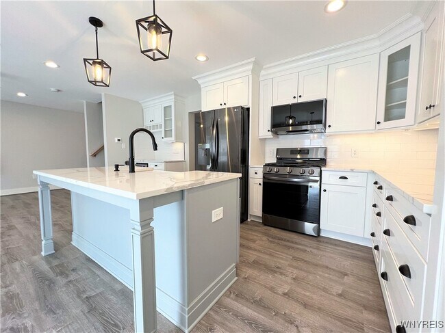 Building Photo - 10985 Main St