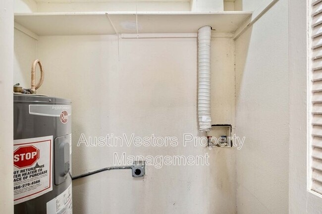 Building Photo - 200 Concho St