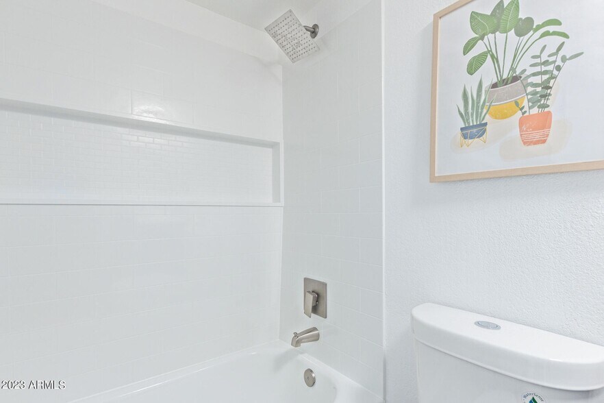 Building Photo - 2409 W Hazelwood St