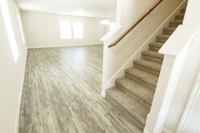 Building Photo - 930 Ember Wood Ct