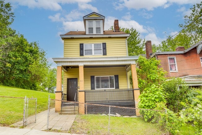 Building Photo - Fully Renovated 3BR/2BA Gem in the Heart o...