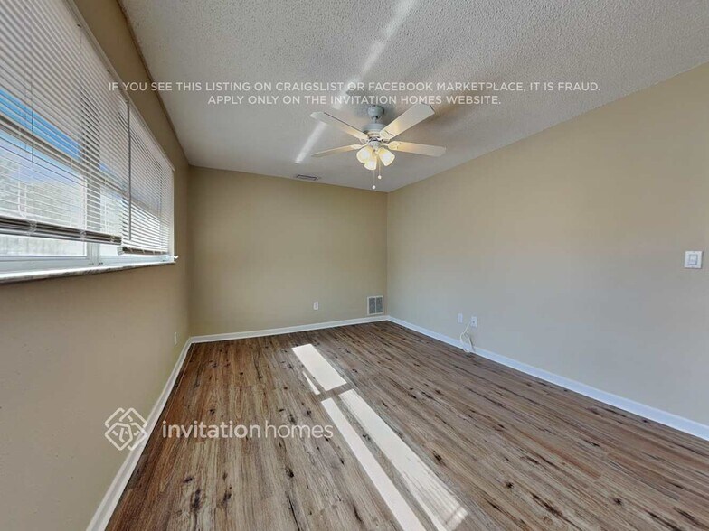 Building Photo - 2989 Kenilwick Dr S