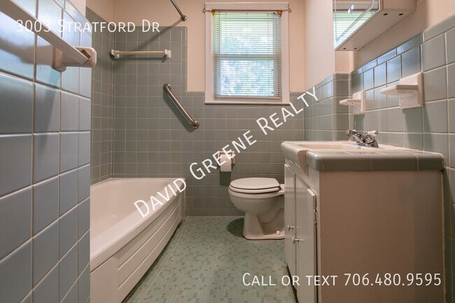 Building Photo - 3003 Stratford Dr