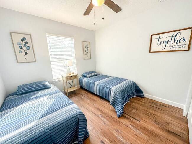 Building Photo - 942 SE 7th Ave