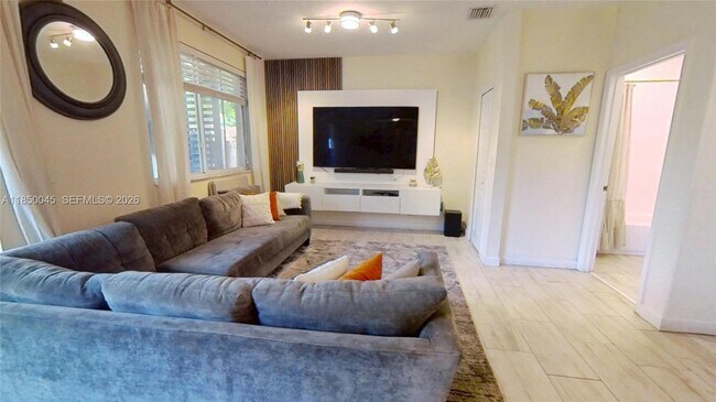 Building Photo - 1420 SE 26th Ave