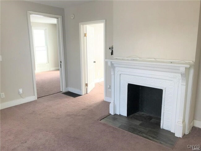 Building Photo - 616 Bronson St