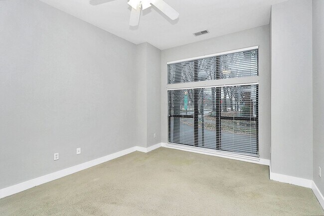 Building Photo - 712 N Davidson St