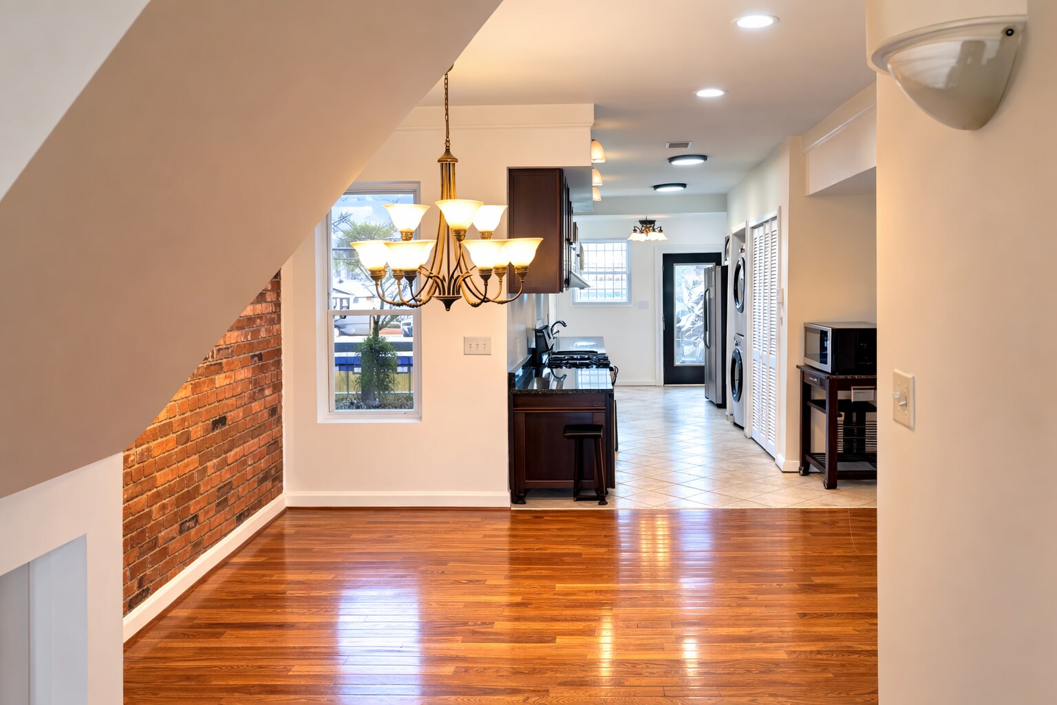 Building Photo - 1933 4th St NE