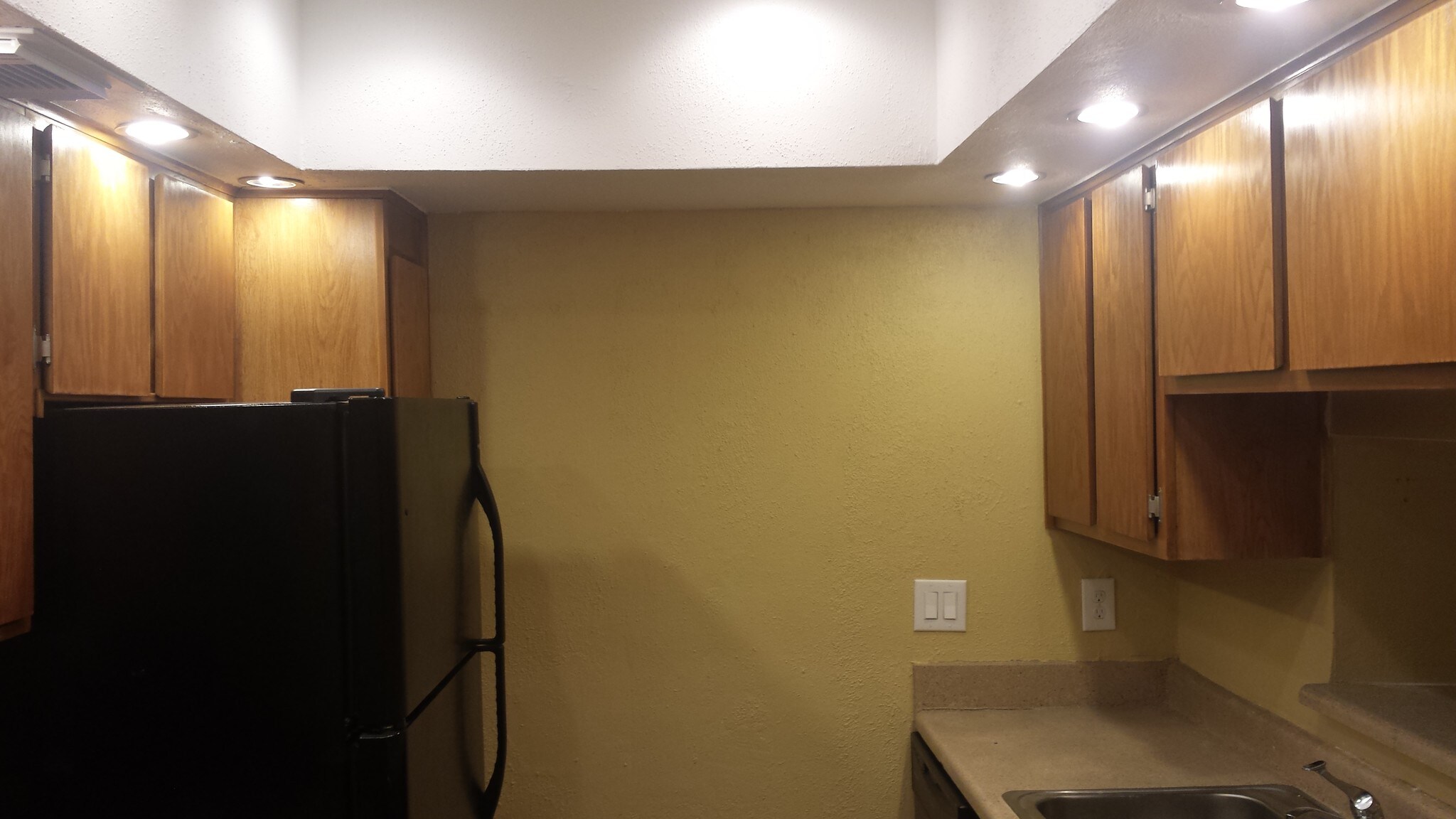 Building Photo - 2820 S Bartell Dr
