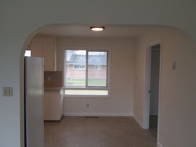 Building Photo - 2 Bedroom house in Burlington