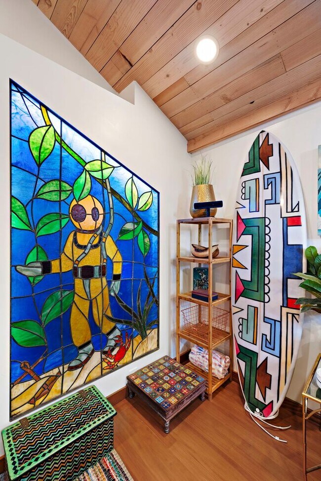 Building Photo - Ever dreamed of living under the sea?!