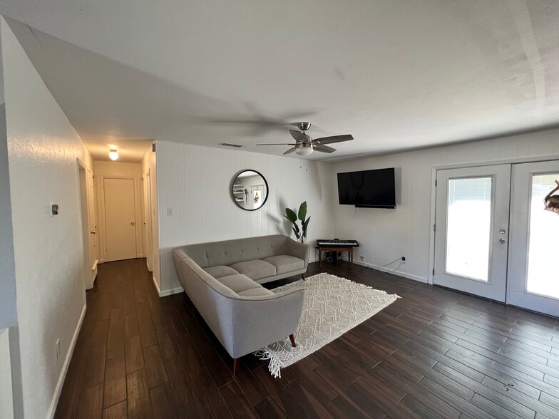 Primary Photo - 110 Hastings Ct