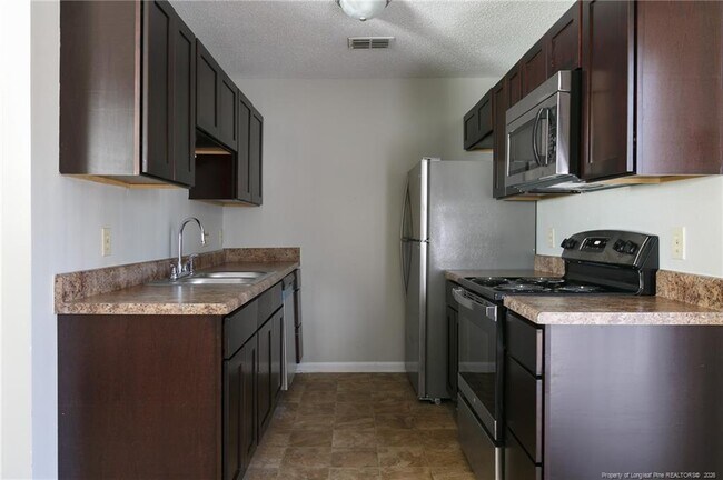 Building Photo - 613 Mosswood Ln