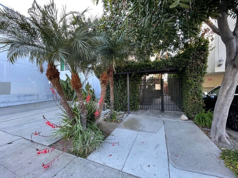 Building Photo - 12117 Pacific Ave