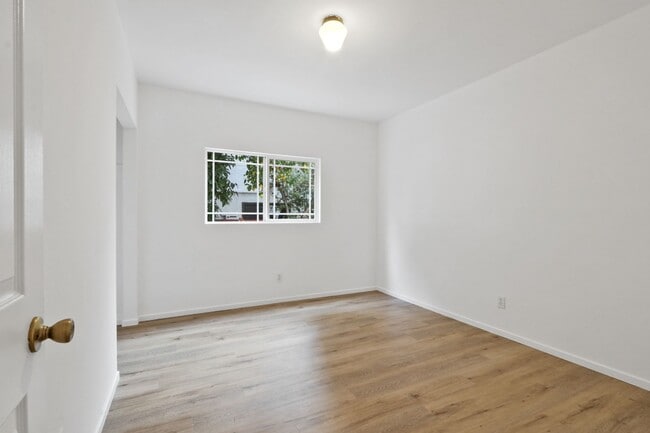 Building Photo - Houston Street 3 Bedrooms / 1 Bath Apartments in Boyle Heights