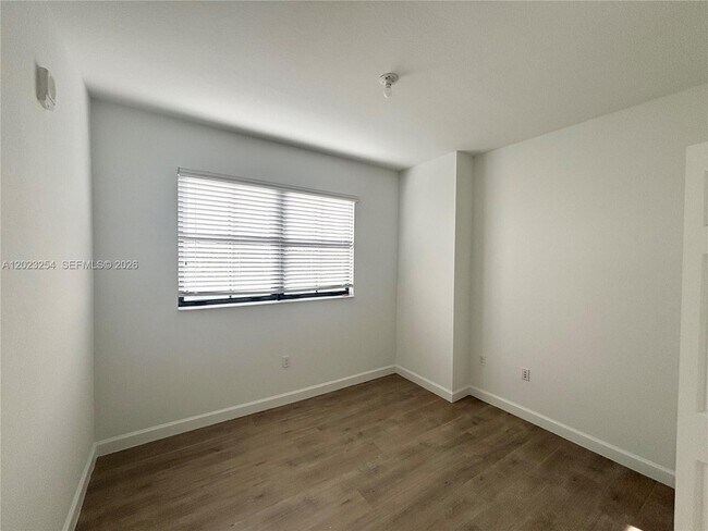 Building Photo - 10620 NW 88th St