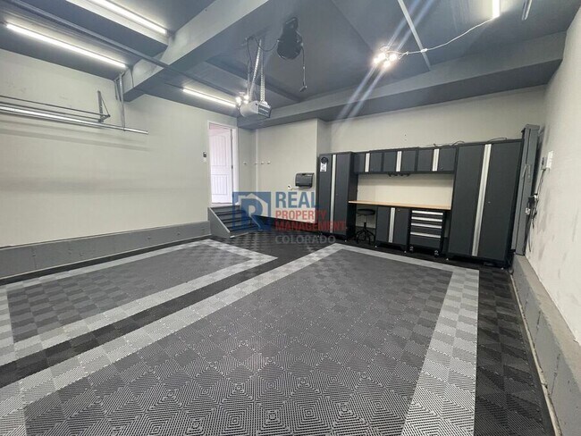 Building Photo - 5308 Pabst Dr