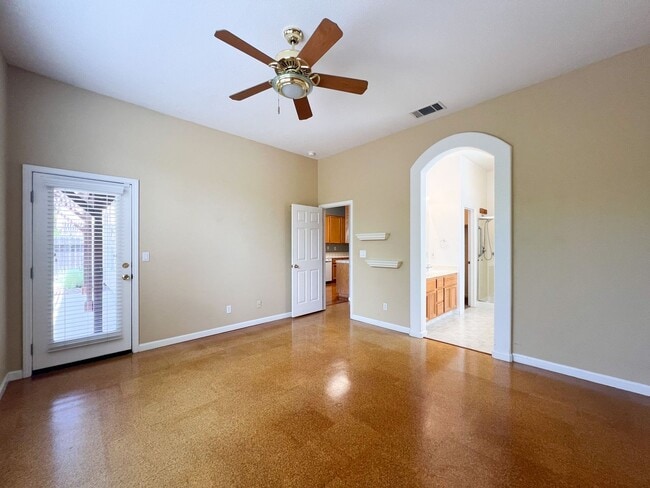 Building Photo - Spacious Single Story 3 Bd, 2 Ba Home in S...