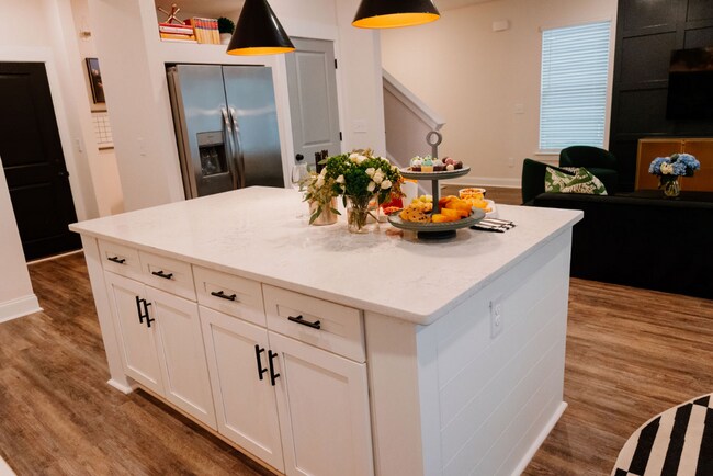 Building Photo - FURNISHED SKYE SINGLE FAMILY HOME