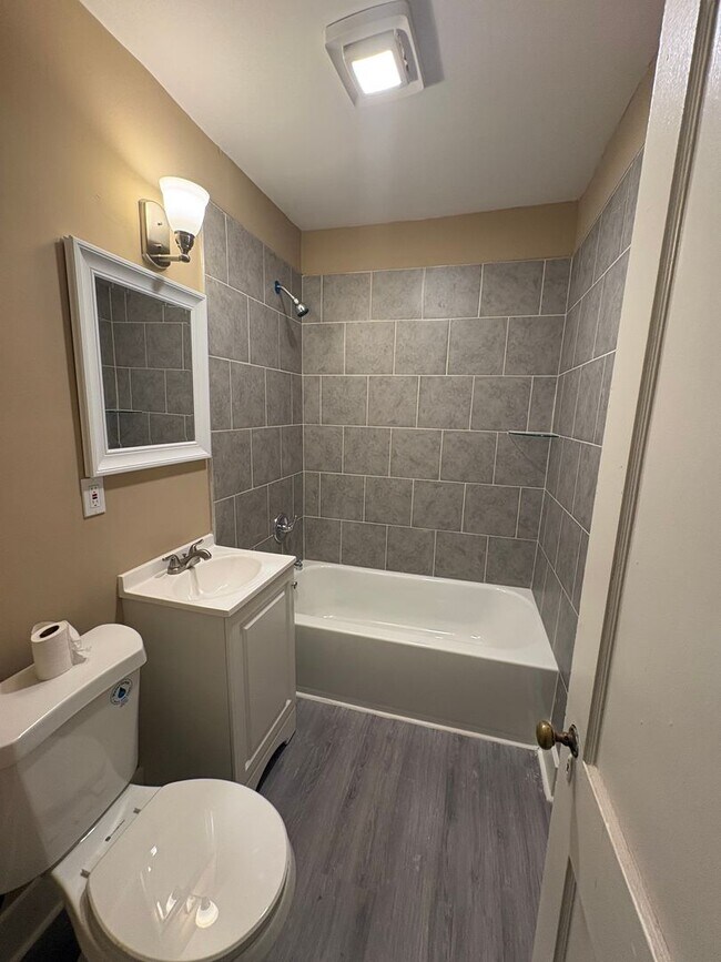 Building Photo - 3 Bedroom 2 Bath Home Near Augusta Road !!! Freshly Renovated