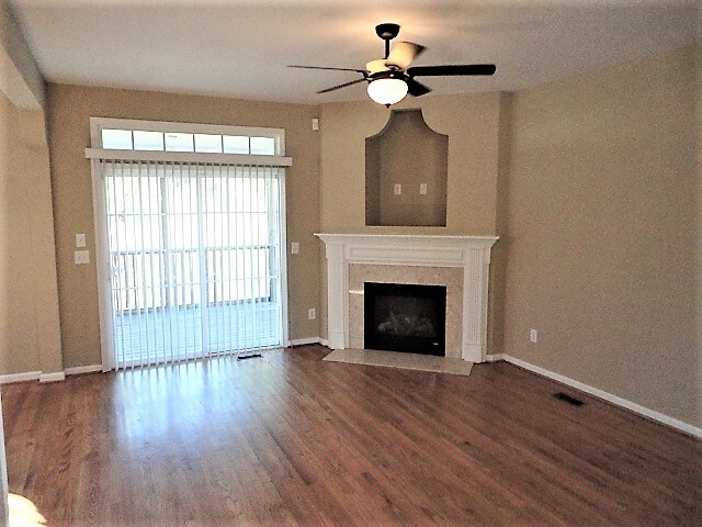 Building Photo - 905 Alba Rose Ln