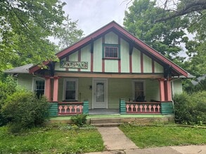 Building Photo - 109 E 12th St