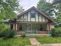 Building Photo - 109 E 12th St