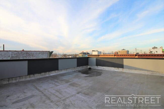 Building Photo - Brand New 2 BED with PRVIATE ROOF DECK & W...