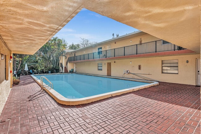 Building Photo - 1826 N Dixie Hwy