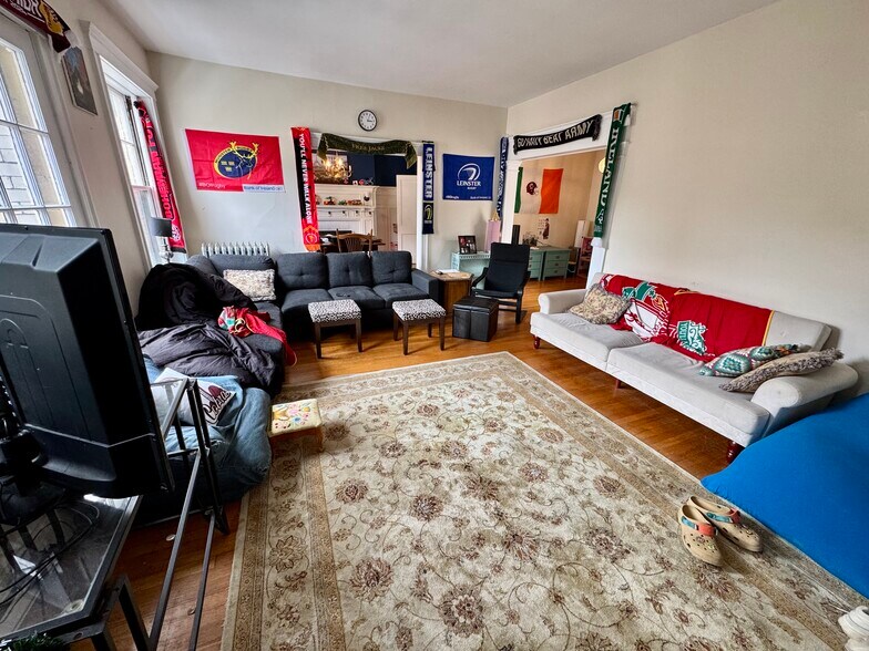 Living Room - 104 Strathmore Rd