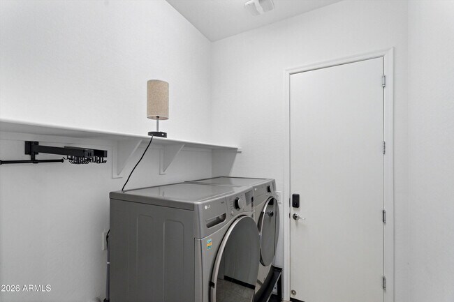 Building Photo - 10812 E Tesla Ave