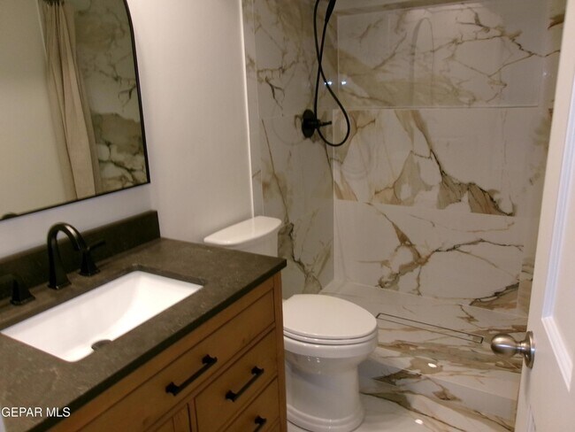 Building Photo - 5852 Mira Serena Dr