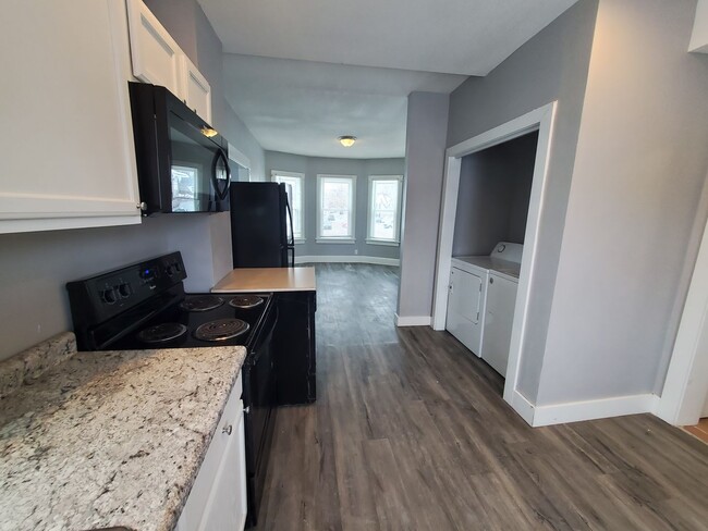 Building Photo - 2 Bedroom 1.2 bath in Moline