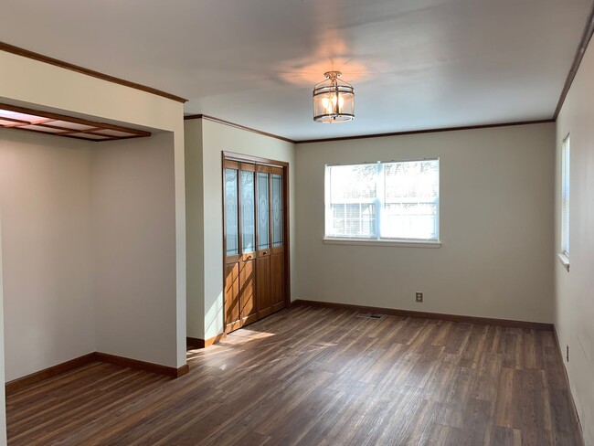 Building Photo - Property on approx 1 acre with lots of upd...