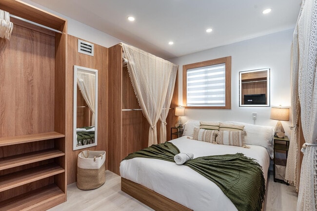 Building Photo - 616 NE 16th Terrace