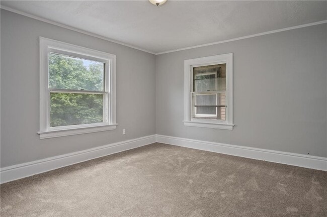 Building Photo - 117 Kenwood Ave