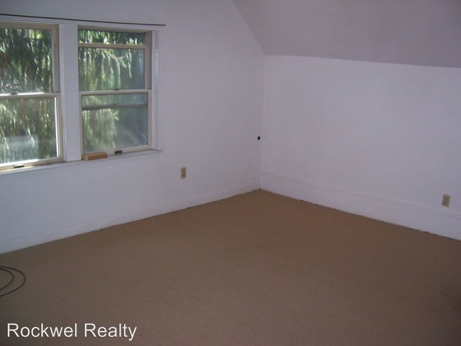 Building Photo - 5603 Fair Oaks St