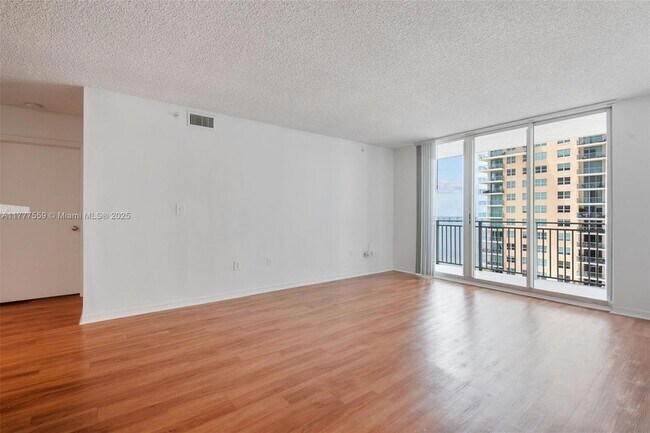 Building Photo - 1111 Brickell Bay Dr