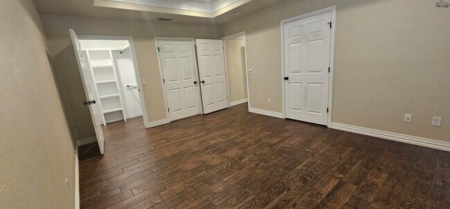 Building Photo - 2947 Cunningham Dr