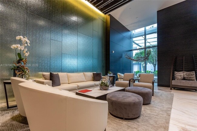 Building Photo - 851 NE 1st Ave