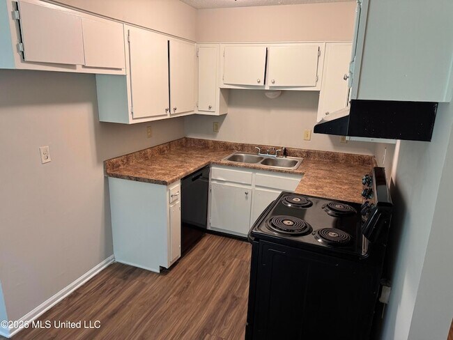 Building Photo - 6475 Forest Glen Dr